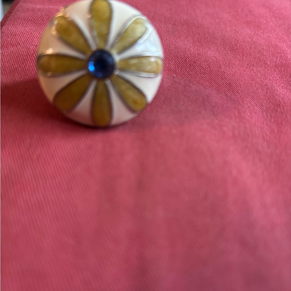 Ring very unique. Beautiful flower.